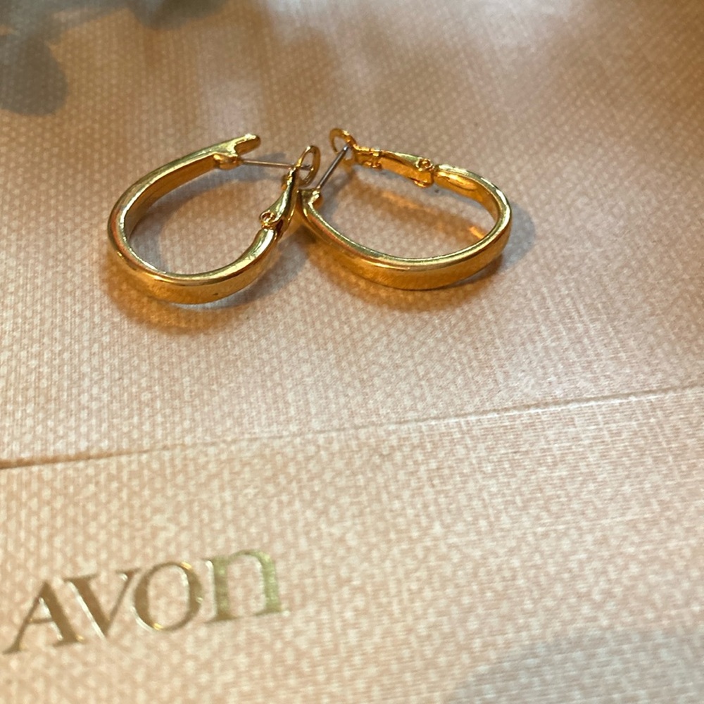 Vintage 90s Avon Classic Gold J-Hoop Pierced Earrings 1.25” NIB